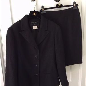 ❌SOLD❌🌈🌺 Chanel wool tweed boucle black suit